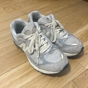 New Balance 2002R size 6